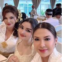 Dalam berbagai foto yang dibagikan, Tamara dan Nurah Pasya terlihat tidak canggung berpose bersama. Foto: Instagram @tamarableszynskiofficial