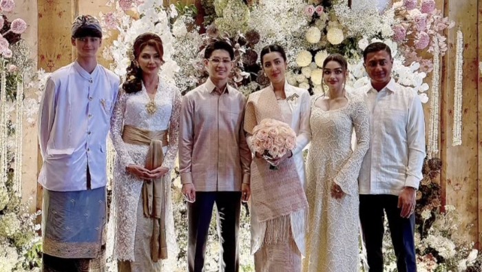 Tamara Bleszynski hadir di lamaran Teuku Rassya.