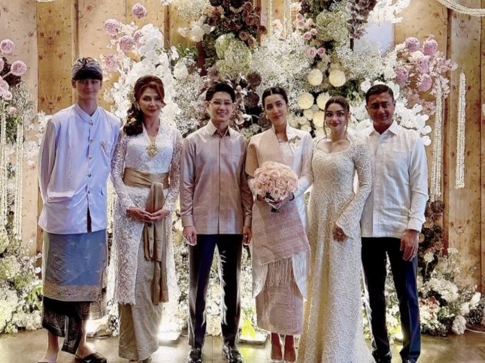 Tamara Bleszynski hadir di lamaran Teuku Rassya.