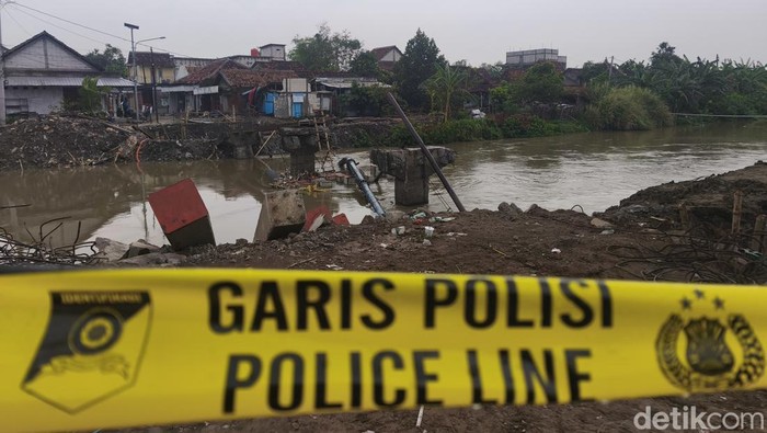 Pekerja Proyek Tewas Tertimpa Besi Tiang Pancang Jembatan di Demak