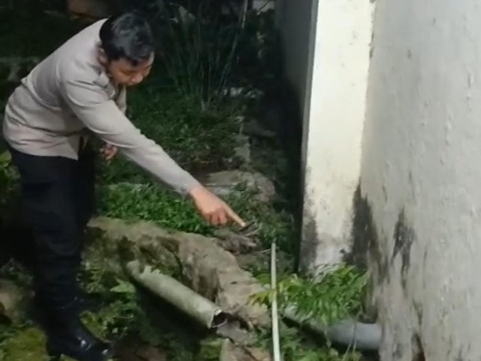 Toilet lapas tahanan polsek Samarinda Kota yang dijebol 15 tahanan kabur. (Istimewa)