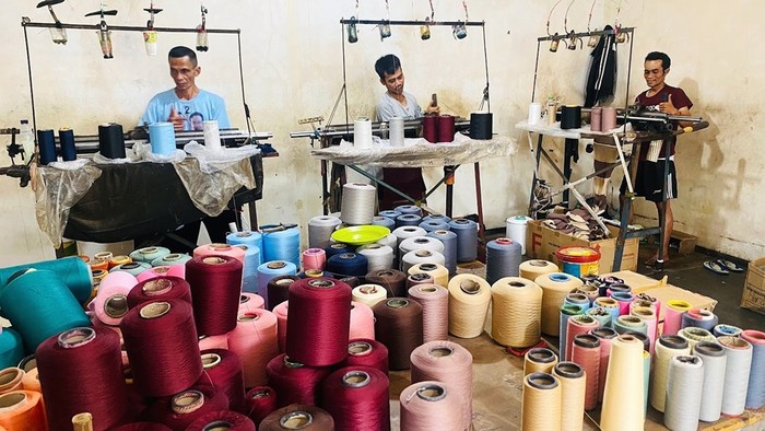 UMKM Garut Ini Buktikan Rajut Bisa Jadi Industri Modern