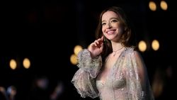 Elegan Tanpa Usaha! Mikey Madison Curi Perhatian Dunia