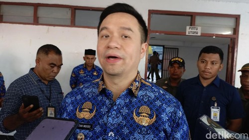 Wali Kota Kupang, Christina Widodo saat diwawancarai di Kupang, Senin (20/10/2025).