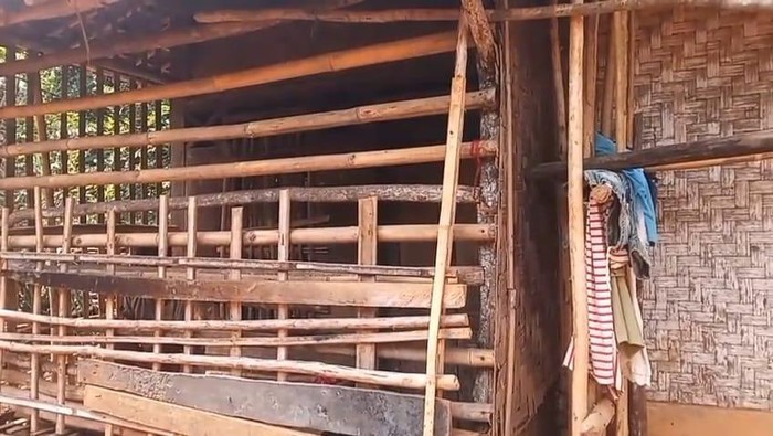 Wanita mengalami gangguan kejiwaan di Tenjo, Kabupaten Bogor terpaksa dipasung. Pihak keluarga punya keterbatasan biaya berobat. (dok Istimewa)
