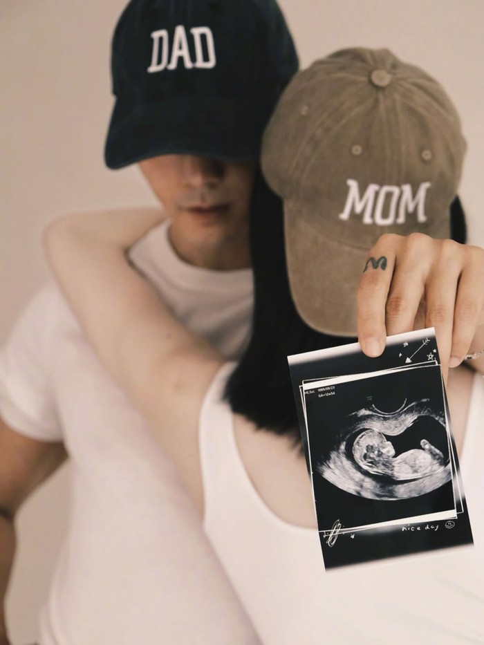 William Chan umumkan kelahiran anak pertama dari supermodel He Sui.