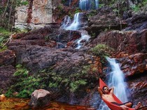 Menikmati Air Terjun Manjang Merah di Bangka yang Unik dan Eksotis