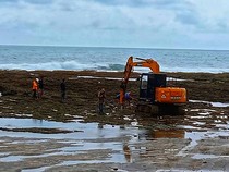 Karang di Pantai Sukabumi Dihantam Alat Berat, Ketua Nelayan Buka Suara