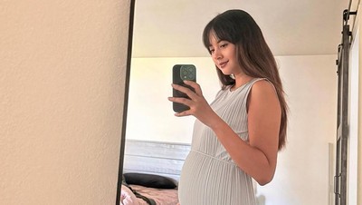 Glowing Mom Alert! Aurelie Moeremans Pamer Baby Bump, Dipuji Suami