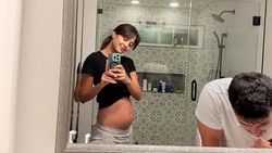Glowing Mom Alert! Aurelie Moeremans Pamer Baby Bump, Dipuji Suami