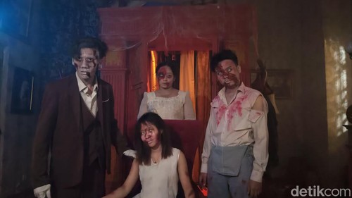 Beberapa pemeran hantu di wahana rumah hantu, The Curse of Frank Family yang ada di Trans Studio Theme Park Bali, Selasa (21/10/2025).