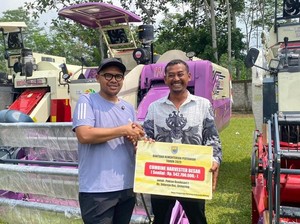 Bupati Batang Serahkan 256 Alsintan ke Gapoktan: Untuk Dukung Pertanian
