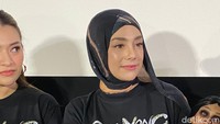 Celine Evangelista bukan cuma penampilan yang berubah. Caranya berbicara juga begitu tenang. (Foto: febryantino nur pratama)