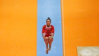 Kejuaraan Dunia Senam Artistik 2025 mempertandingkan kategori putra dan putri, termasuk senam lantai, kuda-kuda pelana, palang bertingkat, dan palang tunggal. Sebanyak 12 gelar juara dunia diperebutkan dalam format kompetisi serba bisa dan nomor alat.