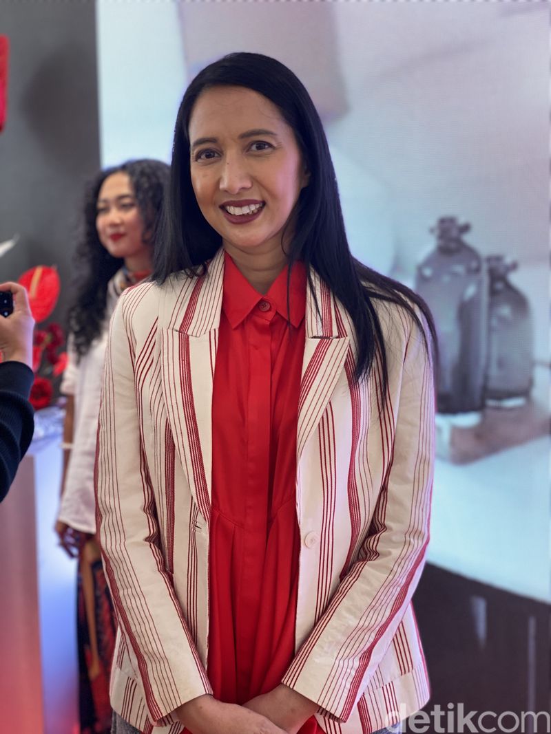 Desainer Kleting Titis Wigati Desainer Kleting Titis Wigati