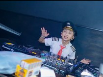 Dj Omo Kucrut Jelaskan Kronologi Alami Luka Bakar di Leher-Wajah usai Manggung