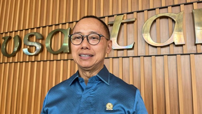 Wakil Ketua MPR Eddy Soeparno di kompleks parlemen, Senayan, Jakarta, Selasa (21/10/2025).