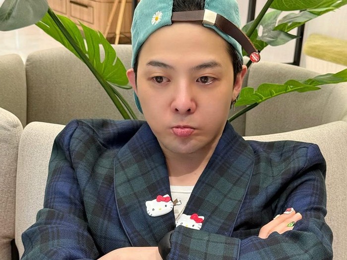 G-Dragon membuat jepitan Hello Kitty yang dipakainya viral.