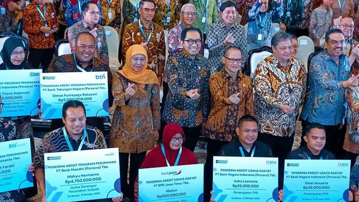 Hadiri Akad Massal KUR 800 Ribu Debitur, Begini Kata Khofifah