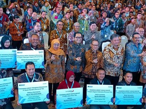 Hadiri Akad Massal KUR 800 Ribu Debitur, Begini Kata Khofifah