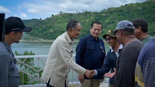 Gubernur NTB Lalu Muhamad Iqbal bersama Menteri PU Dody Hanggodo saat kunjungan ke Sumbawa.(Dok. Pemprov NTB).