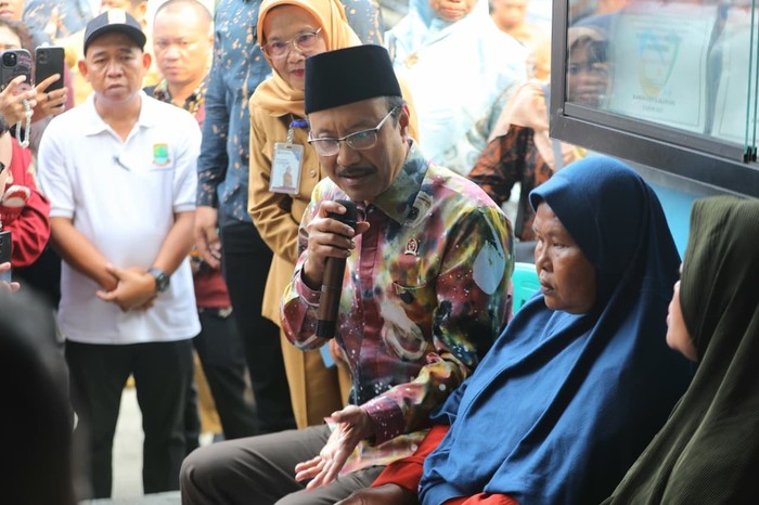 Gus Ipul Kunjungi Puskesos Karawang, Pastikan BLTS Tepat Sasaran