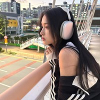 Han Ga Eul mendapat peran pertamanya dalam drama komedi romantis, To The Moon, yang tayang di MBC. Di mana ia tampil sebagai anggota tim pemasaran perusahaan besar. Foto: dok. Instagram @hgaeul_