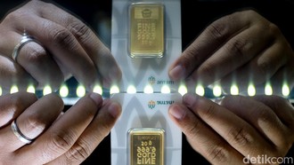 Usai Terbang Tinggi, Harga Emas Antam Hari Ini Anjlok