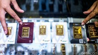 Sedangkan dalam sebulan terakhir, pergerakan harga emas Antam berada pada Rp 2.123.000-2.487.000 per gram. Untuk buyback, harga emas juga naik Rp 78.000 per gram menjadi Rp 2.336.000 per gram. Harga buyback adalah jika Anda ingin menjual emas, Antam akan membelinya dengan harga tersebut.