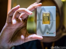 Harga Emas Antam Ambruk!