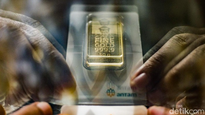Harga emas Antam mengalami kenaikan signifikan hari ini. Harga emas naik Rp 78 ribu menjadi Rp 2.487.000 atau nyaris Rp 2,5 juta/gram.