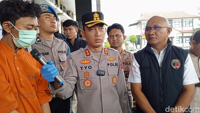 Irwanto (berbaju tahanan) pelaku pembuat laporan palsu di Sumedang