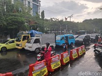 Jalan Ahmad Yani Macet Sore Ini Imbas Demo di Depan Polrestabes Makassar