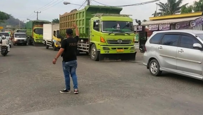 Jalan Bojonegara di Serang yang sempit namun jadi jalur perlintasan truk-truk besar(dok.Polres Cilegon)
