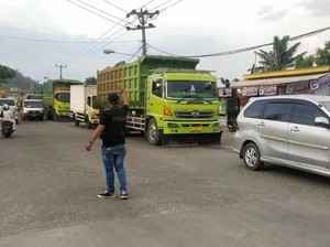 Atasi Macet gegara Truk, Jalan Bojonegara Cilegon Bakal Dilebarkan