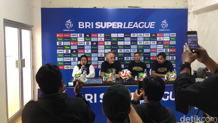 Jan Olde Puji Kualitas PSIM Jogja di Bawah Pelatih Jean-Paul van Gastel