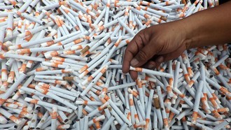 Detik-detik Truk Bawa 6,5 Juta Rokok Ilegal Disergap di Banyuwangi