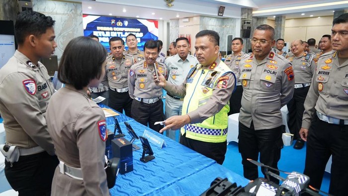 Kakorlantas Polri, Irjen Agus Suryonugroho, saat berkunjung ke Ditlantas Polda Jateng, Selasa (21/10/2025).