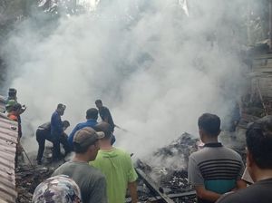 Rumah Panggung Terbakar di Bone, Uang Rp 270 Juta-Emas 50 Gram Hangus