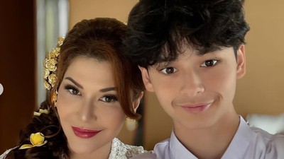 Potret Kenzou Adik Teuku Rassya, Ganteng Berbusana Adat Bali di Lamaran Kakak