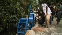 Lewat teknologi micro hydropower, derasnya aliran air di Air Terjun Ponot dimanfaatkan untuk menghasilkan listrik tanpa polusi.
