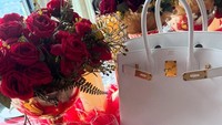Konsep makan siangnya tak kalah istimewa. Dengan konsep ‘Madre’s Birthday Luncheon’, semua tamu menyantap menu makan siang yang sudah dikurasi untuk acara spesial ini. Foto: Instagram @kimmyjayanti