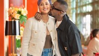 Kimmy ditemani oleh sang suami. Greg Nwokolo yang dikenal sebagai pesepakbola itu memang selalu ada menemani Kimmy di setiap kesempatan. Foto: Instagram @kimmyjayanti