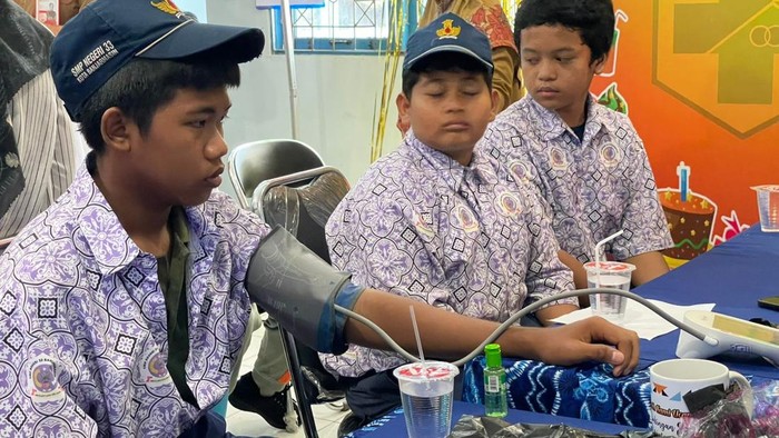 Kondisi terkini saat para siswa diperiksa di Puskesmas Cempaka. Foto: Khairun Nisa/detikKalimantan