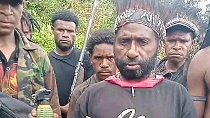 Panglima Kodap XV Ngalum Kupel, Lamek Alipky Taplo.