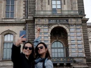 Lokasi Pembobolan Louvre Jadi Daya Tarik Wisata Baru di Paris