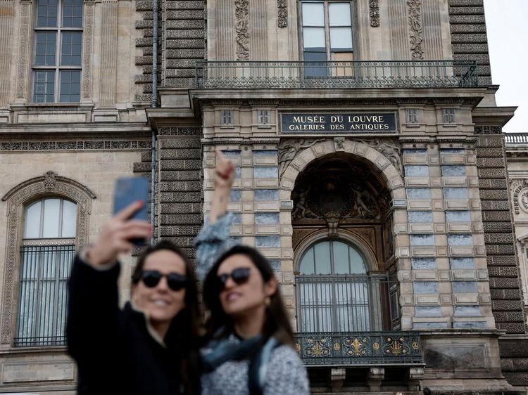 Lokasi Pembobolan Louvre Jadi Daya Tarik Wisata Baru di Paris