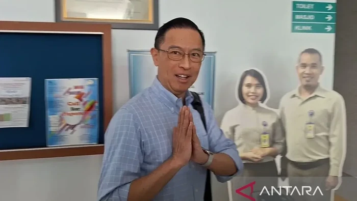 Mantan Menteri Perdagangan Thomas Trikasih Lembong alias Tom Lembong memenuhi undangan audiensi Komisi Yudisial (KY) di Jakarta, Selasa (21/10/2025).