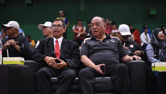 Ketua Umum KONI Pusat Letjen TNI (Purn) Marciano Norman kembali menyambangi dan meninjau pelaksanaan PON Bela Diri Kudus 2025. Marciano merasa ada dukungan masyarakat yang luar biasa.
