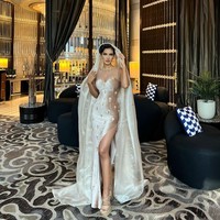 Untuk sesi foto dan event khusus, Vina memancarkan aura royalty glamour lewat gaun sheer berwarna champagne dengan sentuhan bordir emas dan cape panjang. Potongan korset yang membentuk tubuh serta detail applique di seluruh gaun memberikan kesan mewah, seolah ia adalah ratu modern di istana kontemporer. Foto: Instagram/@vinanggisitorus